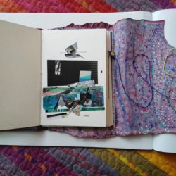 Livres d’artiste ou journaux, images et papiers peints