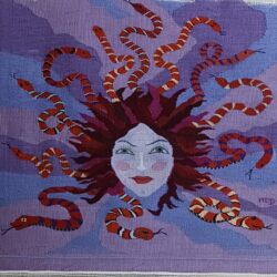 2025 – Méduse .(63 x63 cm) Haute lice 5 fils au cm . Coton, laine Lin 