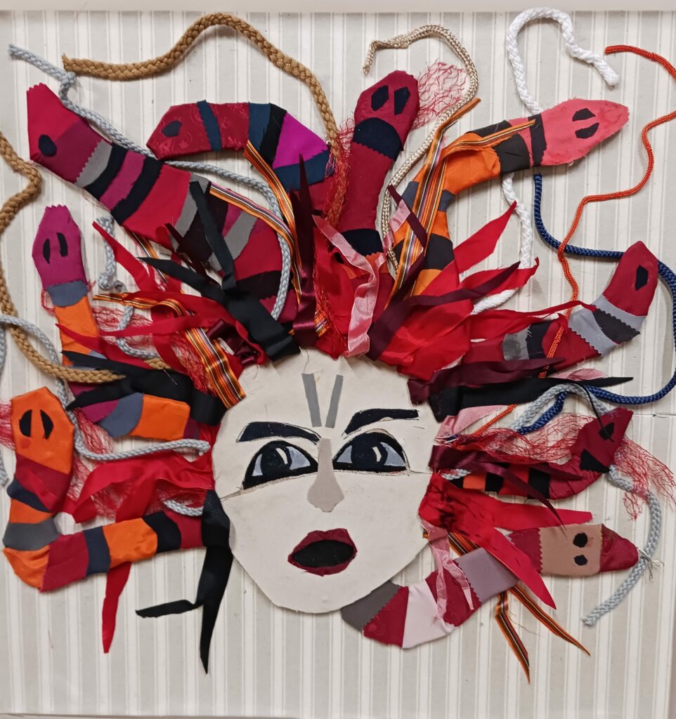 2025 -Méduse vengeresse. &lsquo;(60x60cm) Collage coton soie